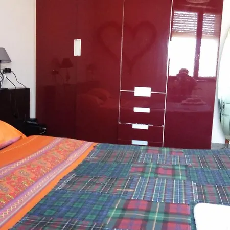 Vely's Homestay Novara